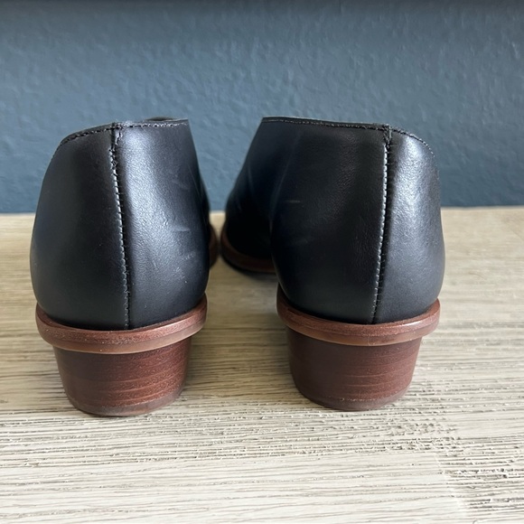 Lucky Brand Women's Black Leather Mules - Picture 4 of 6